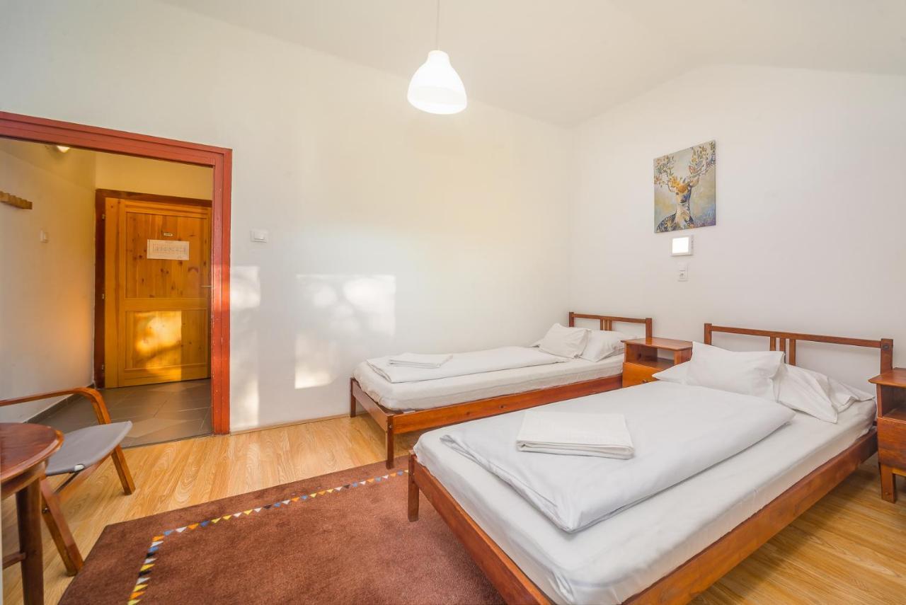 Lipicai Hotel Es Etterem Сильвашварад Экстерьер фото