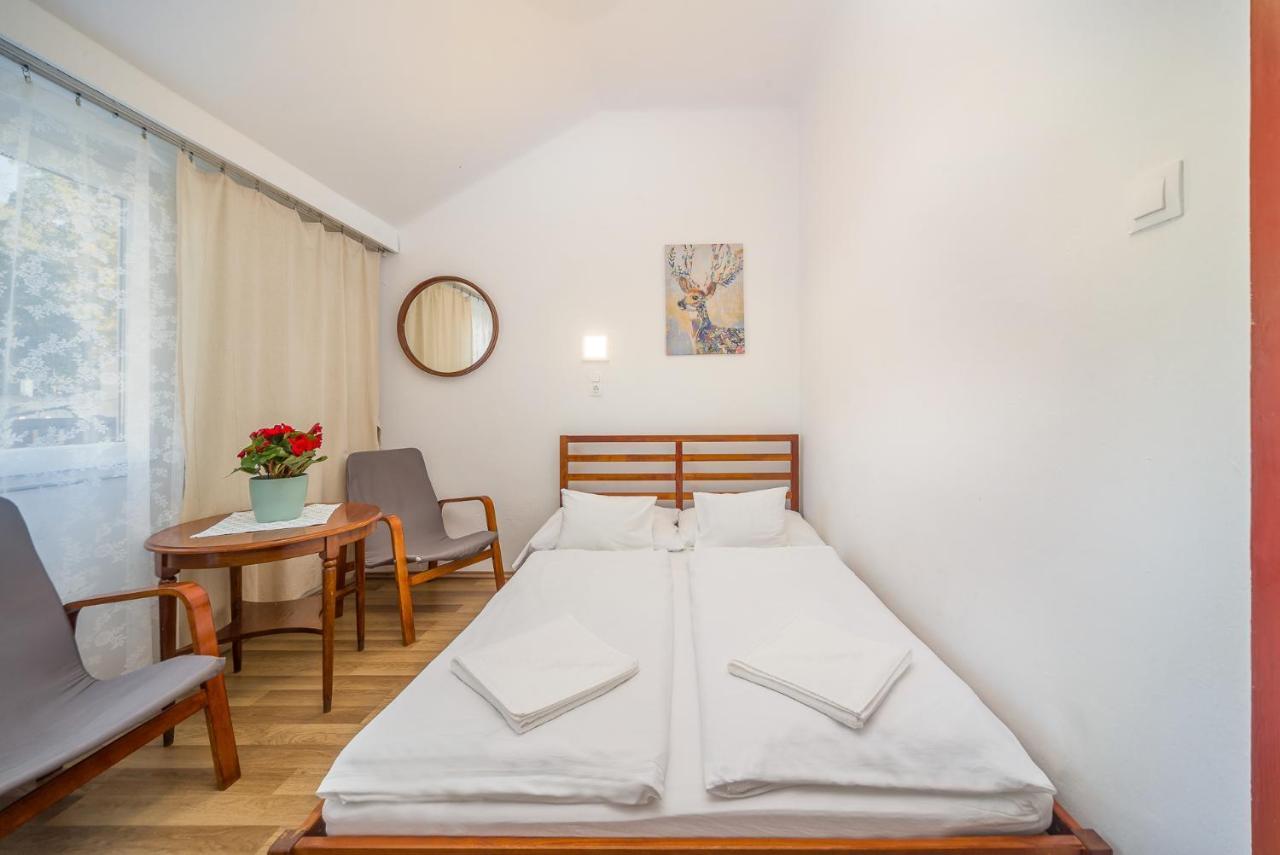 Lipicai Hotel Es Etterem Сильвашварад Экстерьер фото