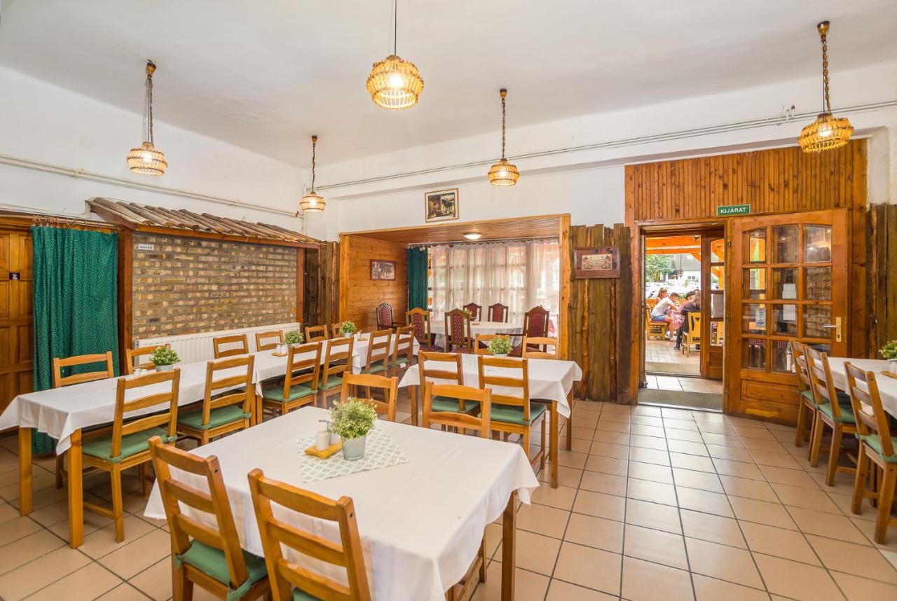 Lipicai Hotel Es Etterem Сильвашварад Экстерьер фото