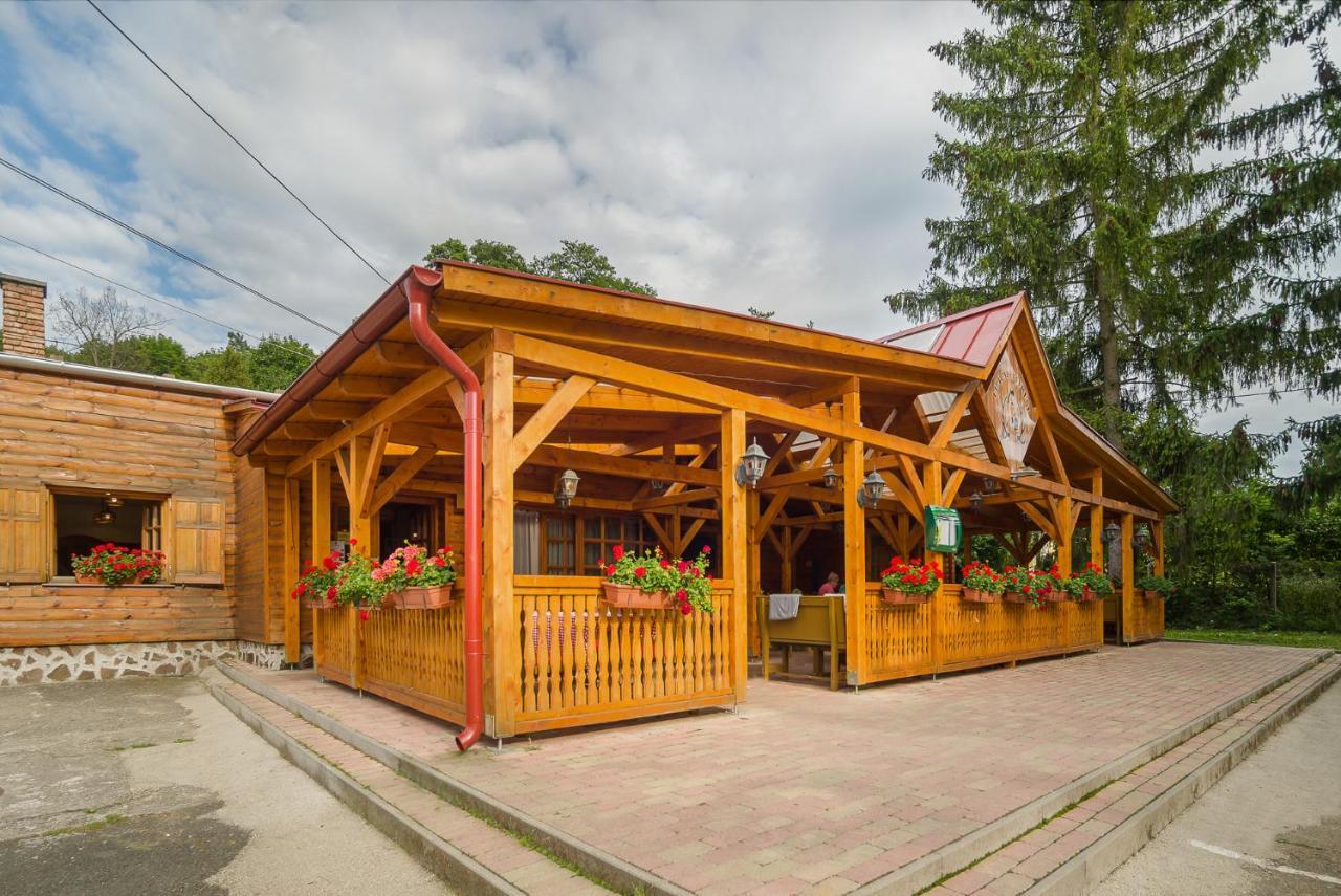 Lipicai Hotel Es Etterem Сильвашварад Экстерьер фото