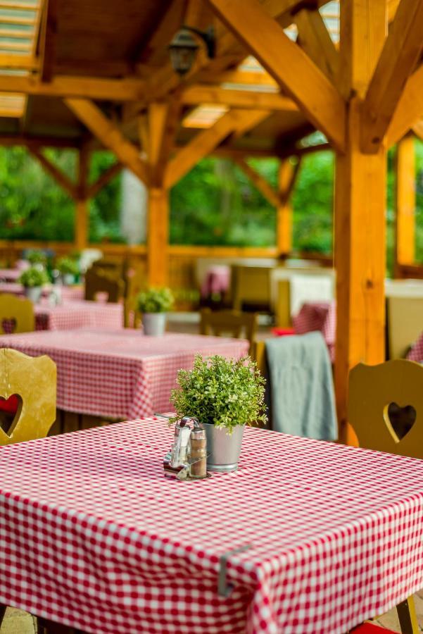 Lipicai Hotel Es Etterem Сильвашварад Экстерьер фото