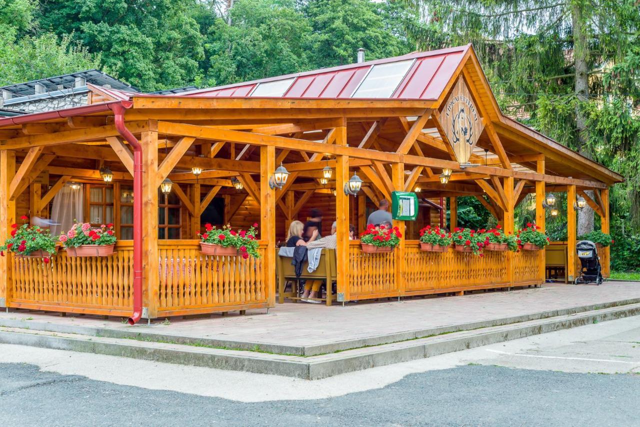 Lipicai Hotel Es Etterem Сильвашварад Экстерьер фото
