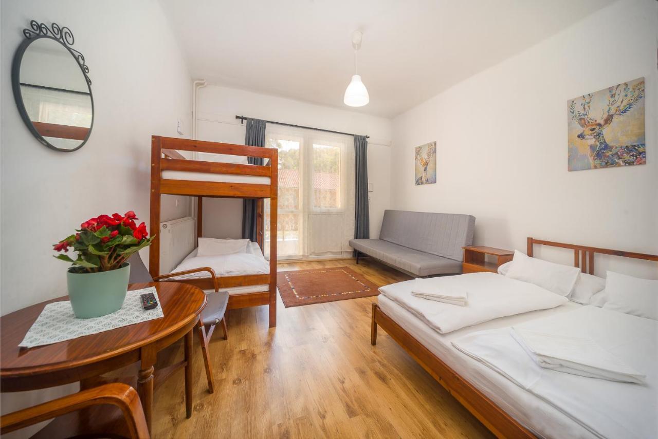 Lipicai Hotel Es Etterem Сильвашварад Экстерьер фото