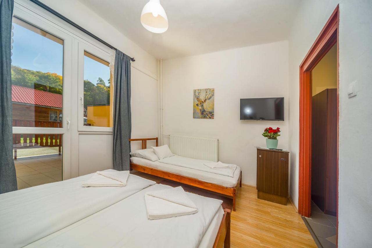 Lipicai Hotel Es Etterem Сильвашварад Экстерьер фото
