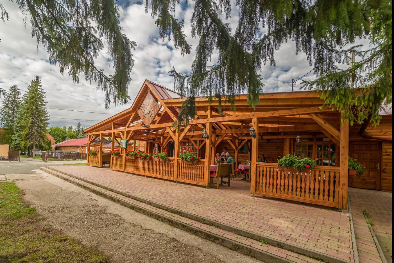Lipicai Hotel Es Etterem Сильвашварад Экстерьер фото
