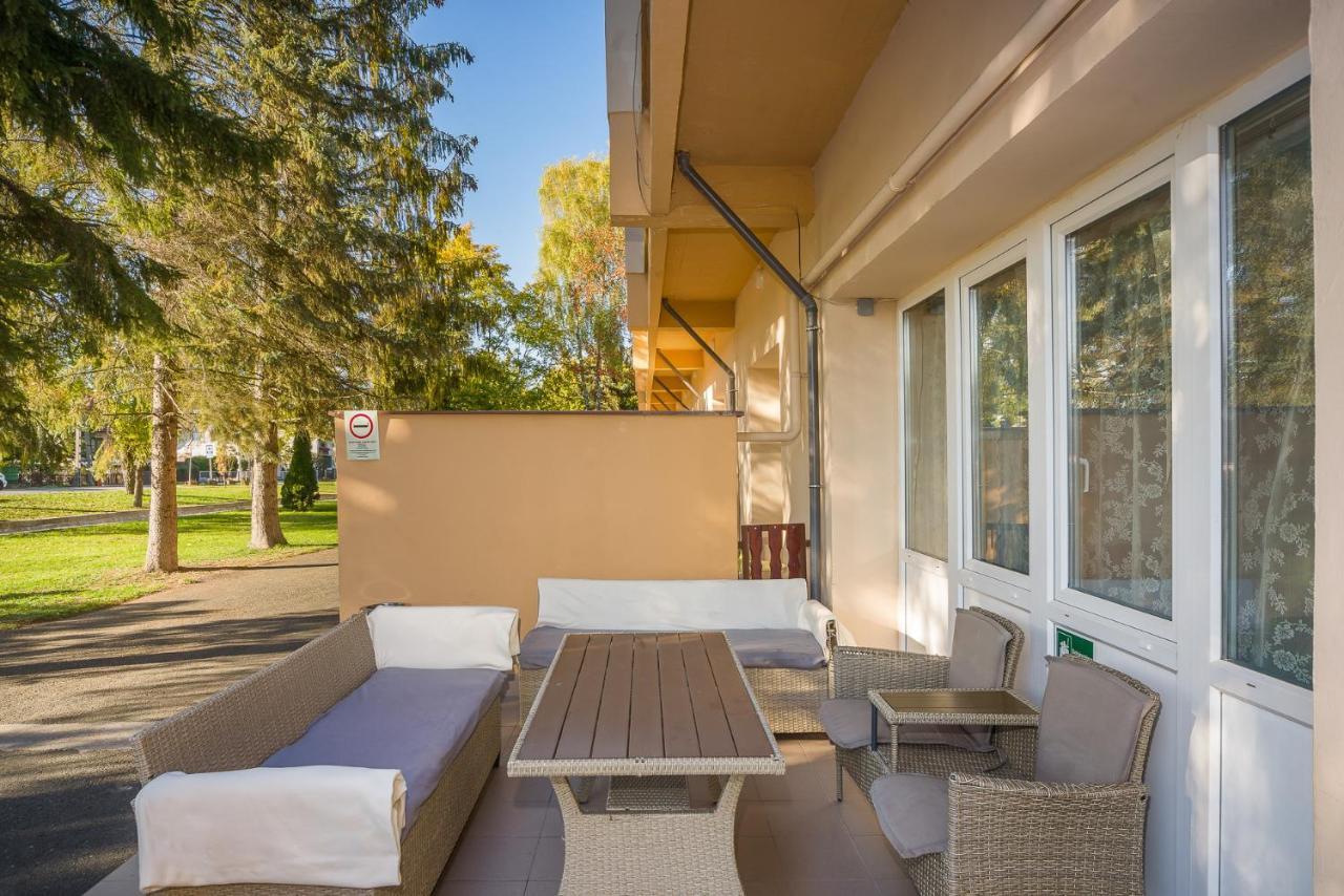 Lipicai Hotel Es Etterem Сильвашварад Экстерьер фото