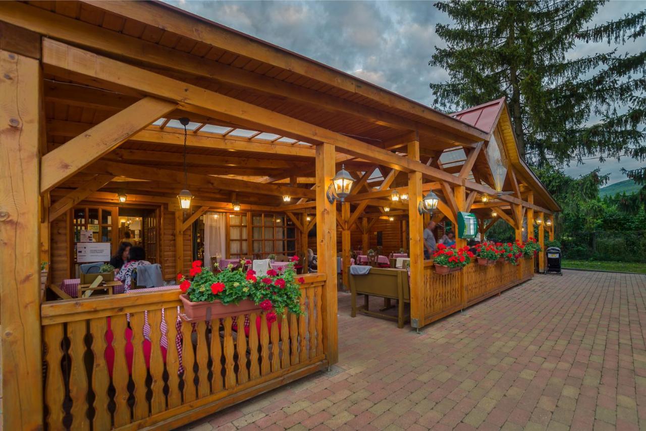 Lipicai Hotel Es Etterem Сильвашварад Экстерьер фото