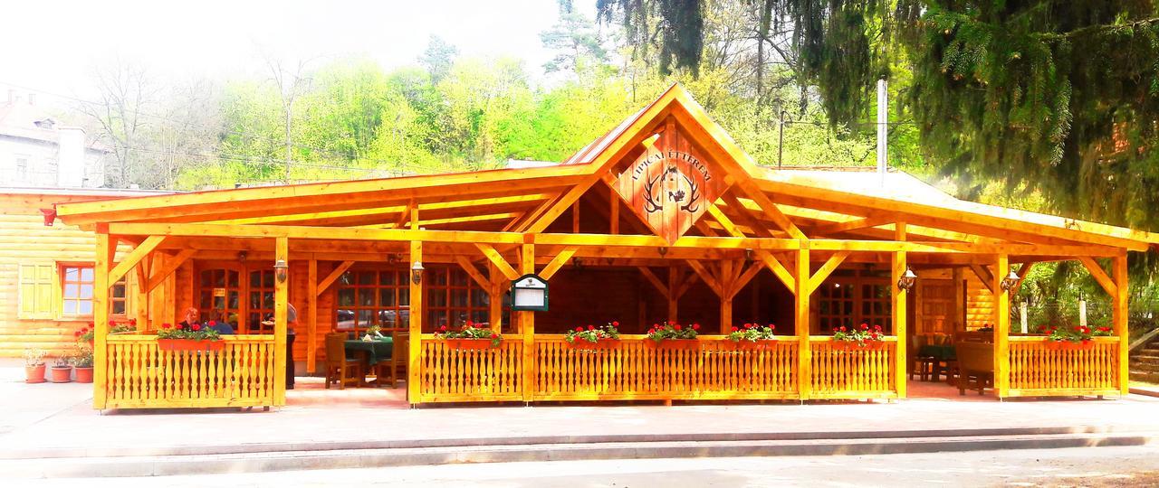 Lipicai Hotel Es Etterem Сильвашварад Экстерьер фото